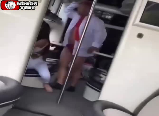 Video :He can't contain himself, not even on his wedding day!
